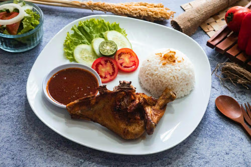 Lalapan Ayam Goreng